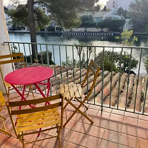 Centre Port-grimaud Avec Vue Magnifique Sur La Giscle Grimaud
